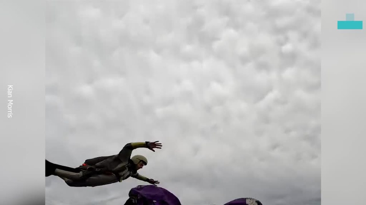 Skydiver Panics After Parachute Opening Problems
