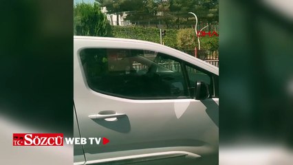 Bir ayağı cam kenarında araç kullandı; o anlar kamerada