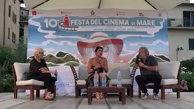 Geppi Cucciari alla Festa del Cinema di Mare: Lavoravo da un notaio, un testamento diceva 'a presto' e i parenti TIE'!