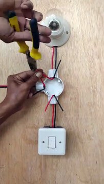 builders learn to assemble electrical installations