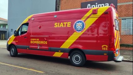 Jovem sofre queda de moto na Rua Pedro Baú