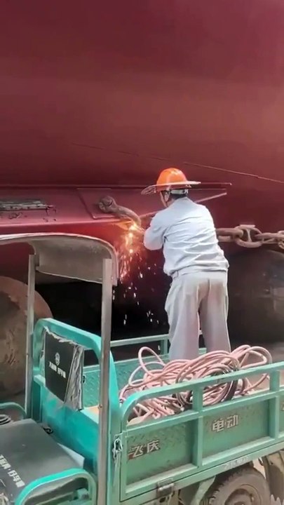 Le lancement incroyable d'un navire...