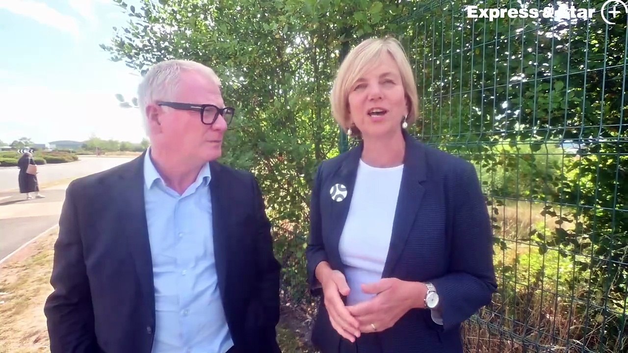 New link Road between M54 and M6. Roads Minister visits Wolverhampton to talk about it.