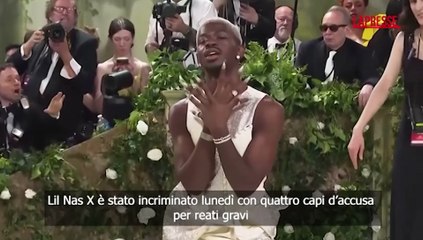 Lil Nas X incriminato dopo che correva nudo a Los Angeles: rischia 10 anni