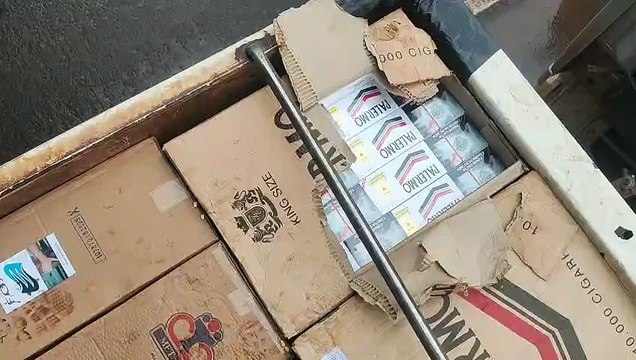 Polícia Rodoviária Federal apreende carreta com grande quantidade de cigarros contrabandeados em Cascavel