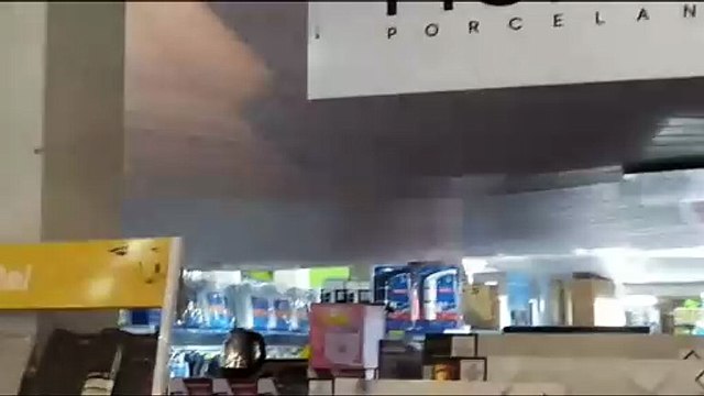 Temporal de granizo assusta moradores e destrói igreja e loja em Castro