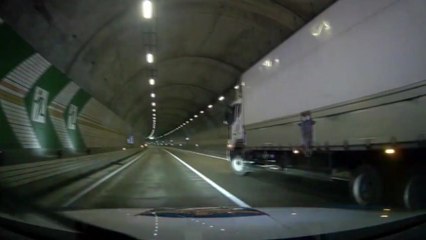 시속 170km 도주 '만취 차량'...화물차가 검거 도와 / YTN