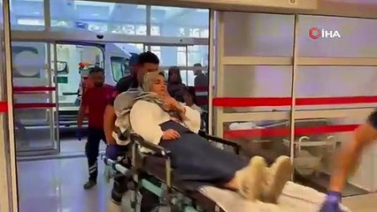 Yolcu minibüsü elektrik direğine çarptı: 8 yaralı