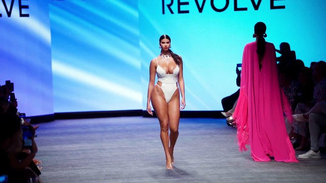 Lucciana Beynon | Stunning Slow Motion Runway Walk | Miami Swim Week 2023