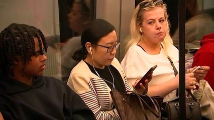 TFL campaign to stop people blasting out music on tube