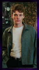 절대 그를 화나게 해선 안 돼. 웬즈데이 시즌2 파트1, 절찬 스트리밍 중. 오직 넷플릭스에서.