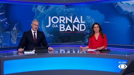 Helicóptero dos bombeiros tomba em lago na França