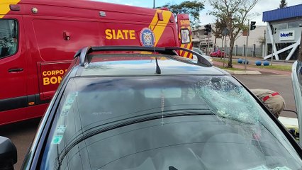 Grave acidente entre Strada e moto deixa duas pessoas feridas no São Cristóvão