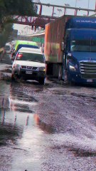 Tu auto cayó en un bache en CDMX_Así puedes reclamar una indemnización al gobierno