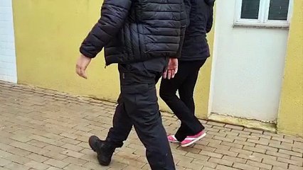 Mulher, de 34 anos, é detida com crack, maconha e mais de R$ 2.500