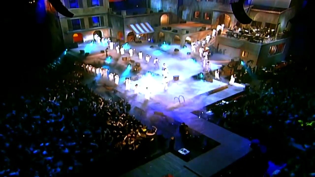 LE JOUR S'EST LEVÉ — Les Enfoirés /// [Les Enfoirés 2006 : “Le village des Enfoirés” / Le concert, DVD-1] / { Live à la ville de Lyon }