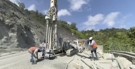 Avanzan trabajos en la carretera Casabito–Constanza en medio de la incertidumbre de comunitarios