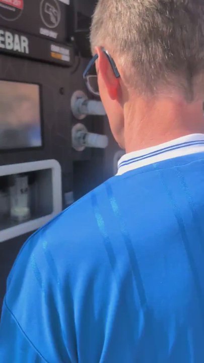 El Everton implanta unas máquinas de cerveza en su estadio y se hacen virales