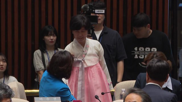 한복 입은 백혜련 9월 정기회 개최 때 한복 입자 / YTN