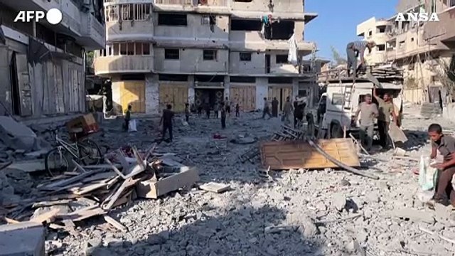 A Gaza City, macerie si aggiungono a macerie dopo i raid israeliani
