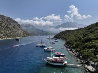 Her yerde buranın resimleri var: Adası, batığı ve masmavi suyu sizi çağırıyor