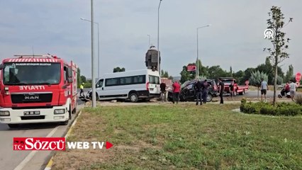 Balıkesir'de işçi servisi ile hafif ticari araç çarpıştı: 4 kişi yaralandı