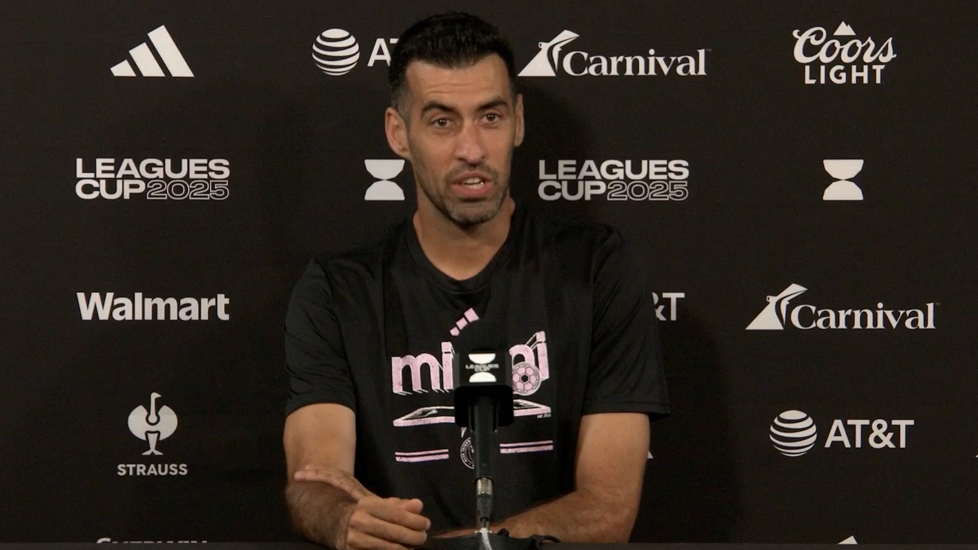 Sergio Busquets: "Ojal&aacute; Demb&eacute;l&eacute; pueda ganar el Bal&oacute;n de Oro"