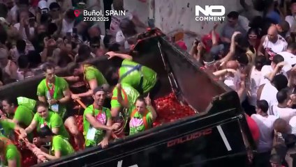 Festival da Tomatina em Buñol celebra 80º aniversário com banho vermelho