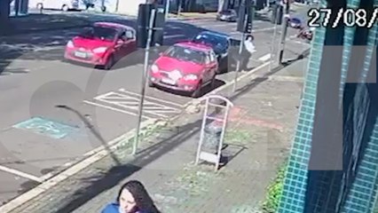 Vídeo: Veja acidente entre Honda Civic e Viatura da PM
