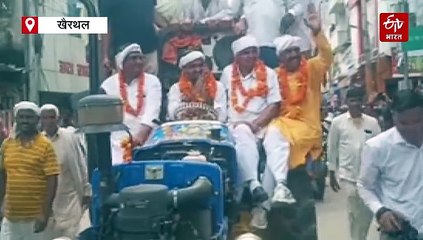 जिला मुख्यालय खैरथल ही रखने की मांग, किसानों ने निकाली ट्रैक्टर रैली, कलेक्ट्रेट पर प्रदर्शन