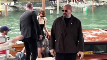 Venezia: Emma Stone, Adam Sandler e altre star sbarcano alla Mostra