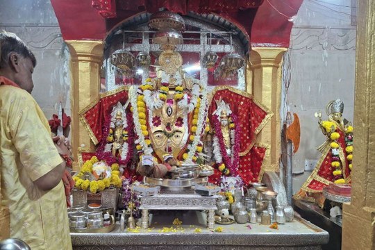 swm news: त्रिनेत्र के दर उमड़ा श्रद्धा का सैलाब, गूंजे गणपति बप्पा मोरया के जयकारे