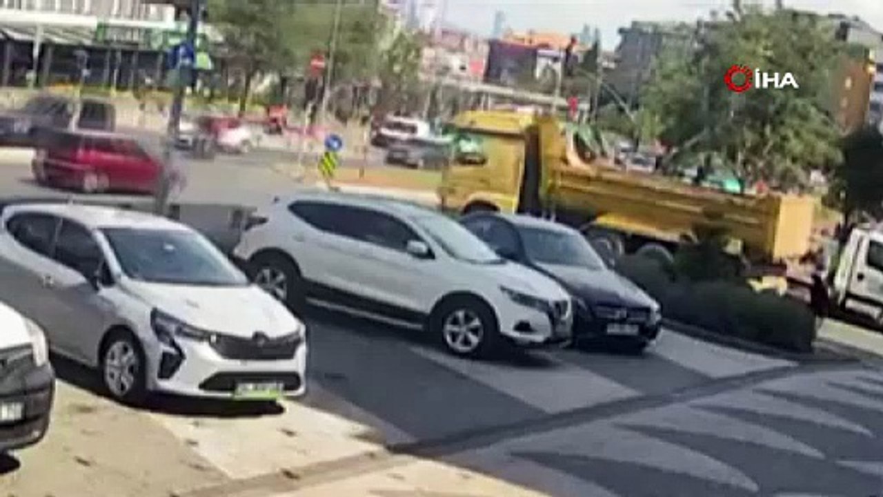 Eyüpsultan’da hafriyat kamyonu yolun karşısında geçmeye çalışan kadını böyle ezdi