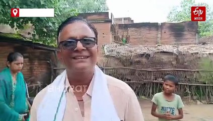 पन्ना में मासूमों के भविष्य से खिलवाड़, स्कूल में नौनिहालों को किताब की जगह थमा दी गई झाड़ू