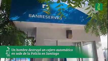 Un hombre destruyó un cajero automático en sede de la Policía en Santiago