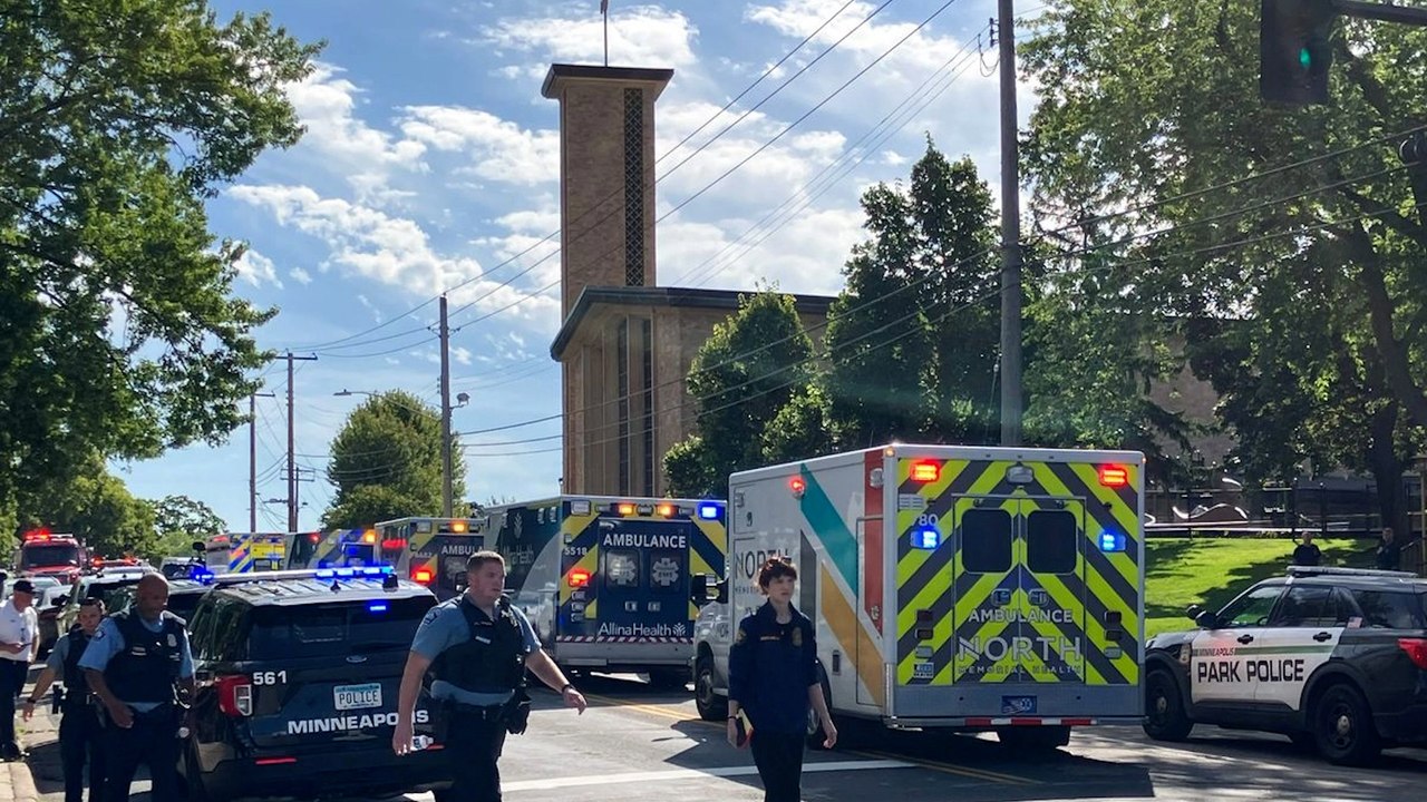 Varios muertos y heridos tras un tiroteo en una escuela católica de Minnesota