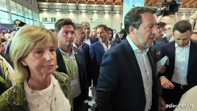 Matteo Salvini al Meeting, bagno di folla tra gli stand