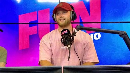 Fou rire : Scott nous raconte qu’il a des objets durs cachés dans son lit