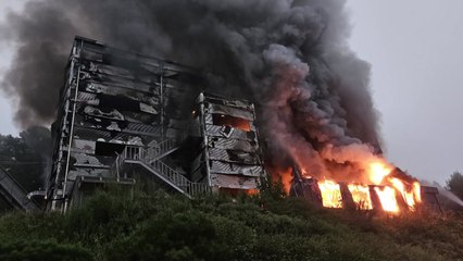 충북 청주 재활용순환시설 불...공장 두 개 동 전소 / YTN