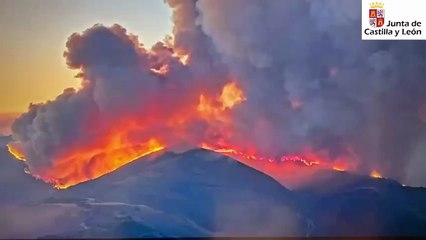 El devastador avance del incendio de Fasgar en León