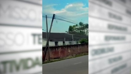 Ventania deixa casas destelhadas em Itaituba