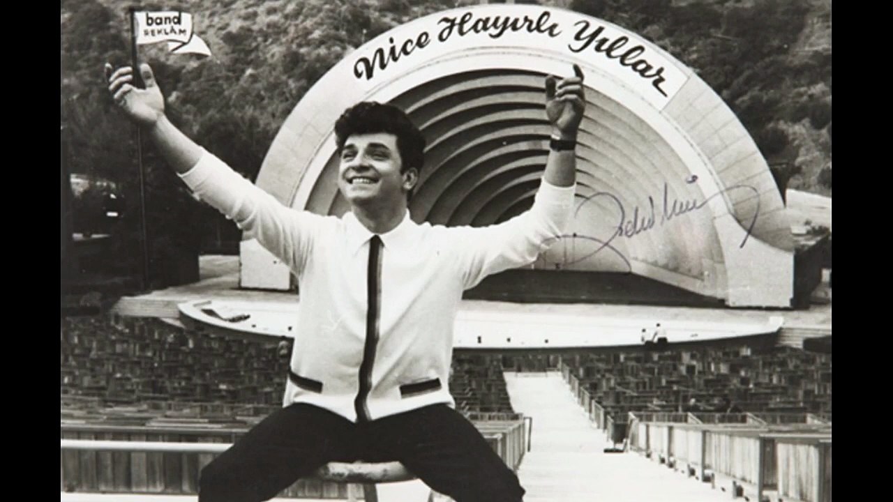 Zeki Müren - Dudaklarında Arzu