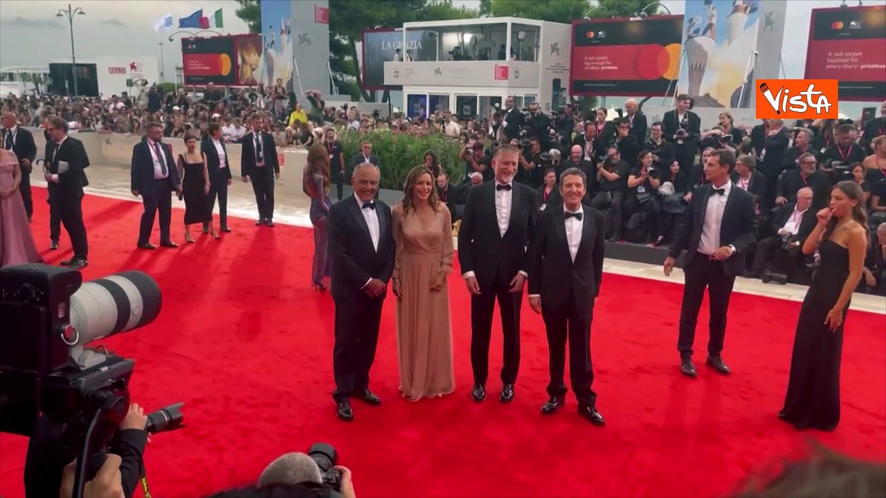 Venezia 82, il Ministro Giuli sfila sul red carpet della Mostra del Cinema