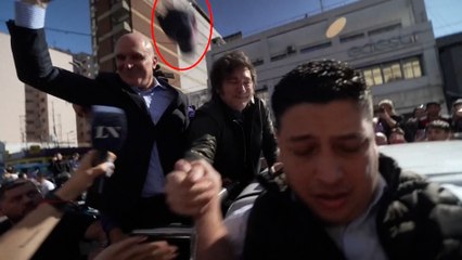 Milei es atacado a pedradas durante un acto de campaña