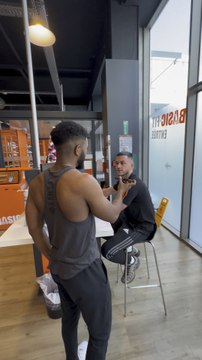 100 pompes en 1min ⏱️ 1€ 💶 pour chaque pompe