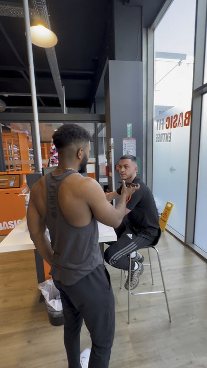 100 pompes en 1min ⏱️  1€ 💶 pour chaque pompe