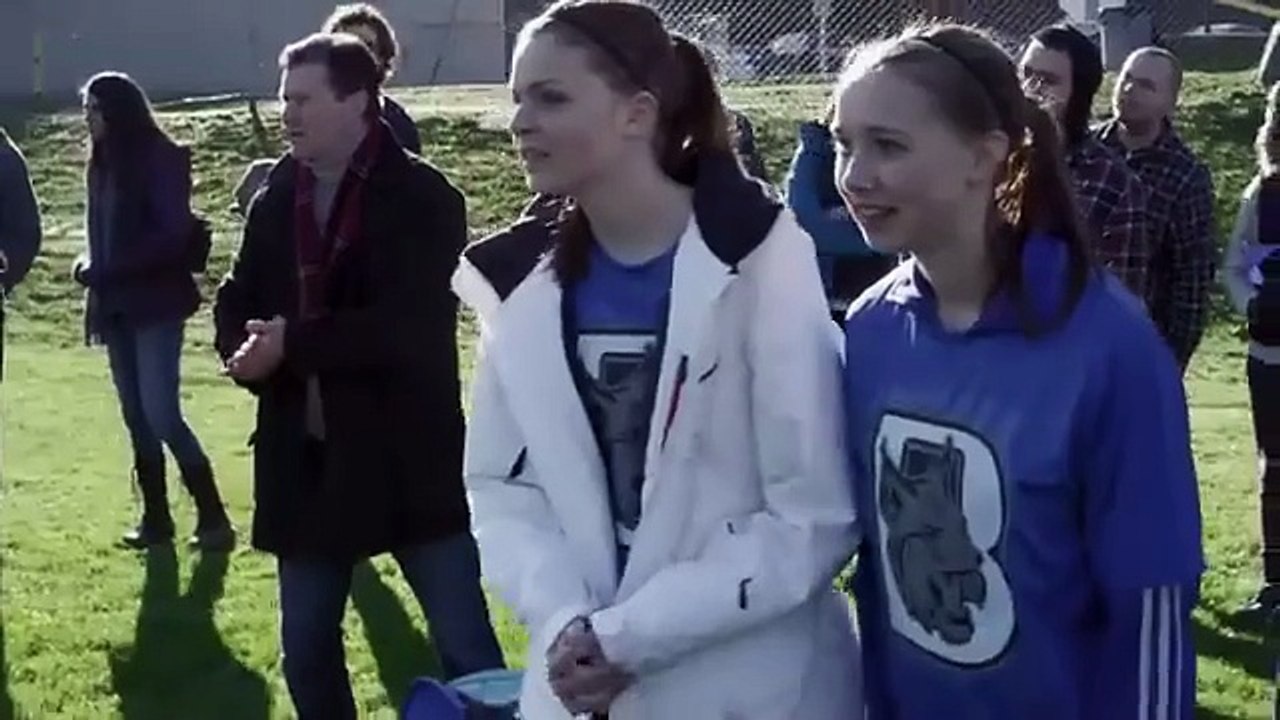 {My Mom Robs Banks} {Mommy's Secret} 2016  - Teenage girl discovers her own mother is behind the recent rash of nearby bank robberies.