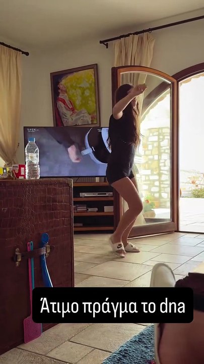 Γιάννης Πάριος: Συγκινήθηκε βλέποντας την εγγονή του να χορεύει τραγούδι του - «Άτιμο πράγμα το DNA»