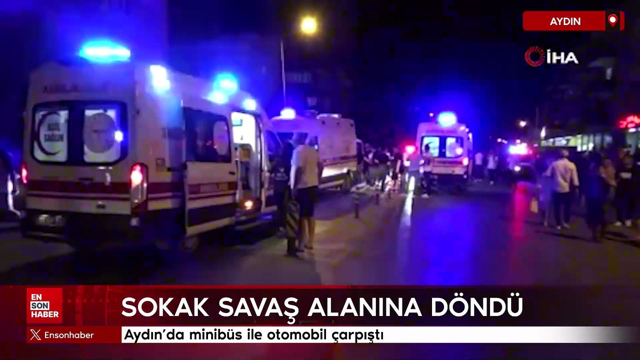 Aydın'da minibüs ile otomobil çarpıştı: Sokak savaş alanına döndü