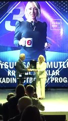 Kadın futbolcuların "II. Kristal Ayaklar Ödül Töreni Ankara'da yapıldı